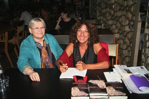 Av. Yasemin Eğinlioğlu Kitabını İmzaladı 

