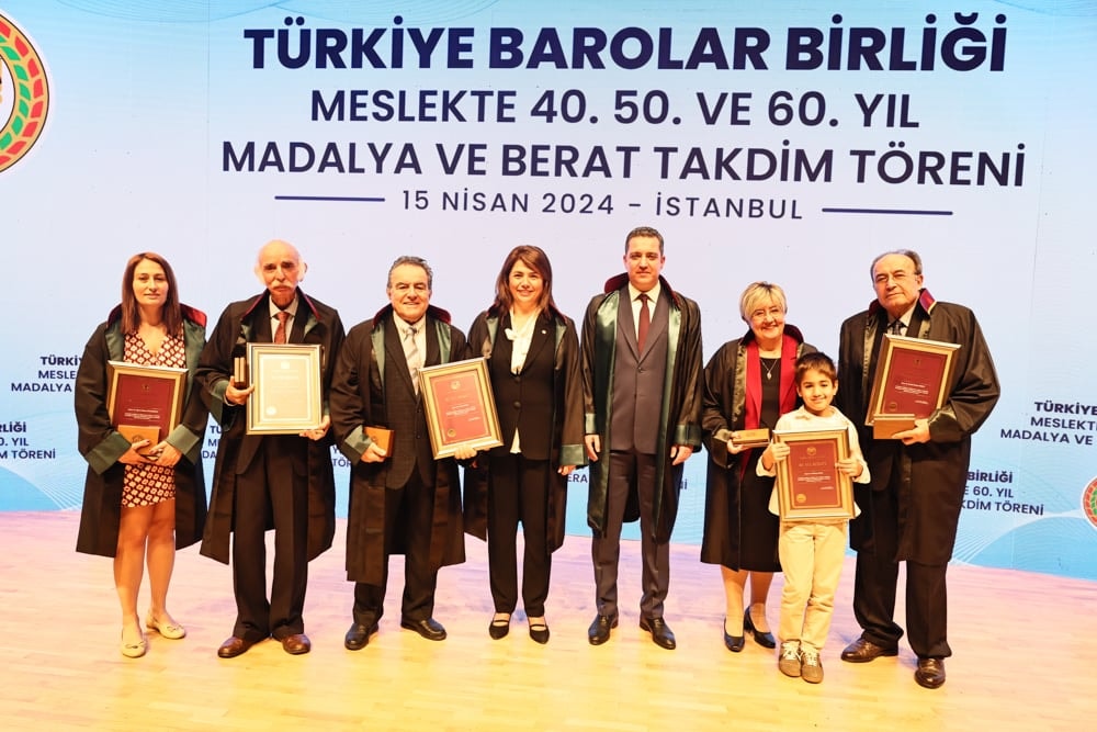Meslekte 40, 50 ve 60 Yılını Dolduran Meslektaşlarımıza Plaket Verildi - 239