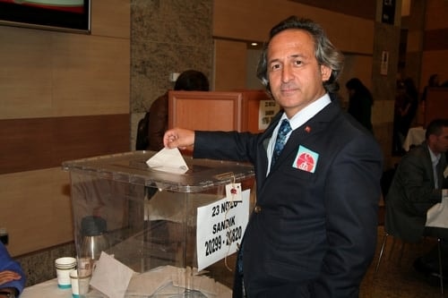 Ümit Kocasakal İstanbul Barosu Başkanlığına Yeniden Seçildi 

 - 216