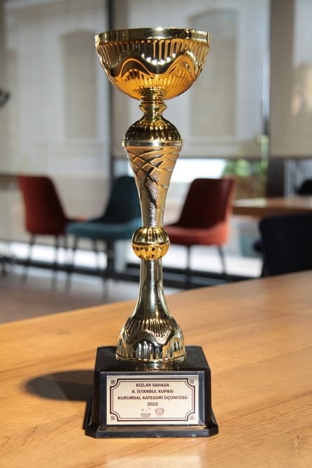 Kadın Futbol Takımımızdan İlk Turnuvada İlk Kupa! - 1