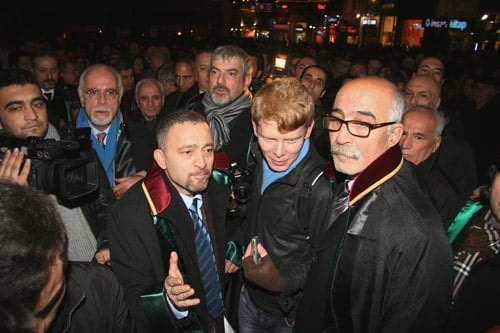 Avukata, Savunmaya Barolara Yapılan Saldırılar Düzenlenen Yürüyüşle Protesto Edildi

 - 28