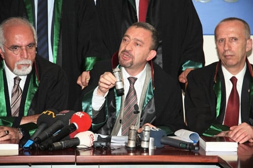 Halka Karşı Şiddet Kabul Edilemez

 - 7