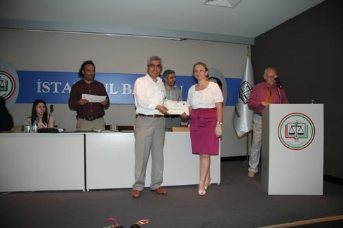 25. Dönem Hukuk İngilizcesi Ve Terminolojisi Derslerini Tamamlayanlara Katılım Belgeleri Verildi
 - 19