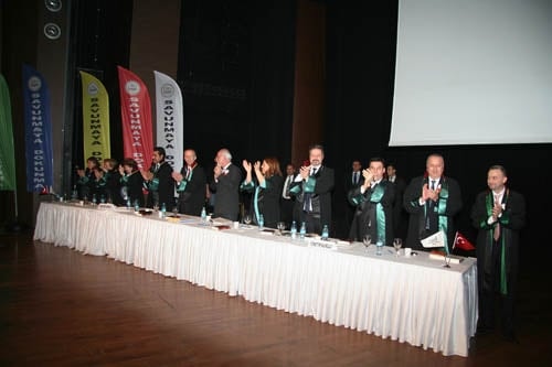 İstanbul Barosu Olağanüstü Genel Kurul Kararı: ‘Başkan Ve Yönetim Kurulu Görevinin Başındadır. İrademize Sahip Çıkıyoruz”

 - 1