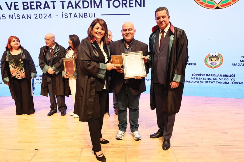 Meslekte 40, 50 ve 60 Yılını Dolduran Meslektaşlarımıza Plaket Verildi - 298