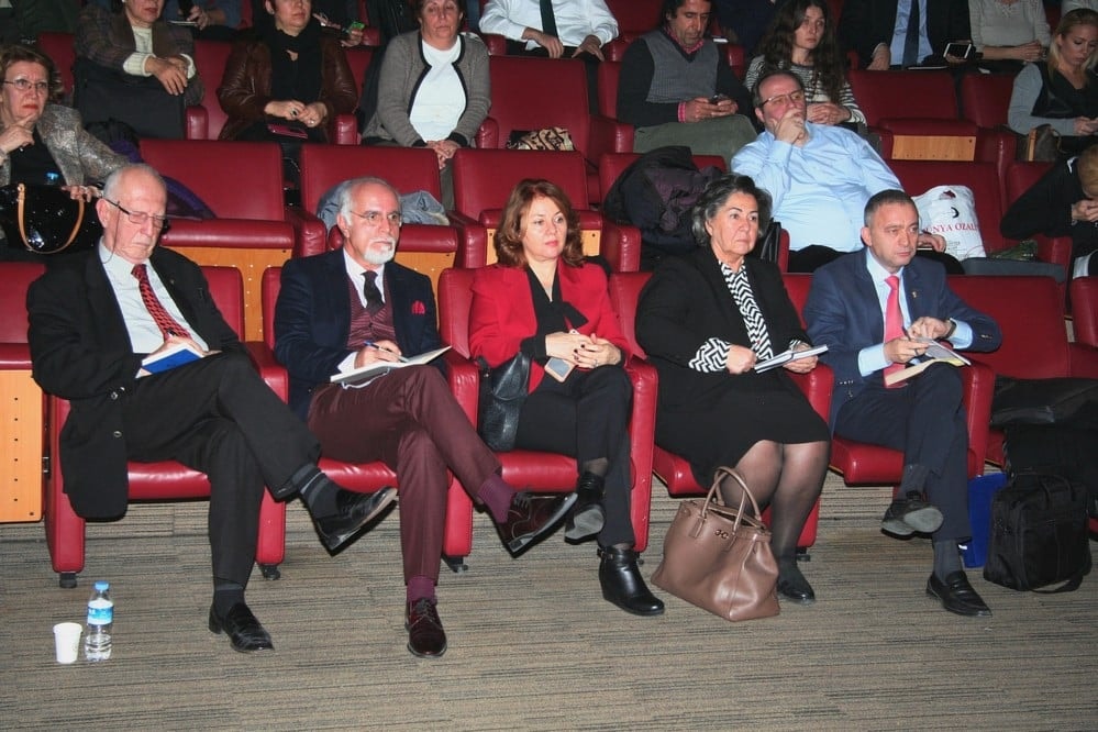 Hukuksal Gerçeklikler Bağlamında Anayasa Değişikliği - 81