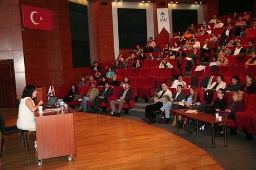 Kadın Hakları Ve Aile İçi Şiddet Konulu Sertifika Programı Devam Ediyor

 - 38