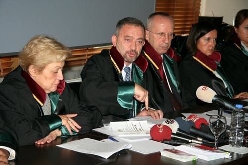 Yolsuzluk İddialarını Kapatılmış Saymak Hukuken Mümkün Değildir

 - 18