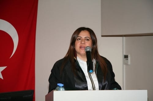 Avukatlar, Kurtçuklardan Muhteşem Kelebekler Yapmayı Becerenlerdir

 - 4