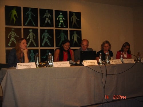 Aile İçi Şiddeti Kabul Etmeme Konulu Sempozyum
 - 3