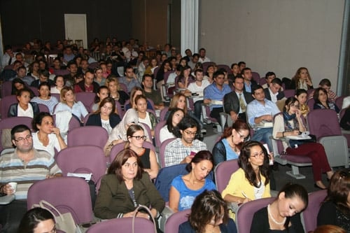 Kadın Hakları Ve Aile İçi Şiddet Konulu Sertifika Programı Devam Ediyor

 - 18