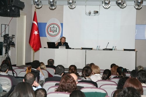 “Kadın Hakları Ve Aile İçi Şiddet” Konulu Sertifika Programı

 - 51