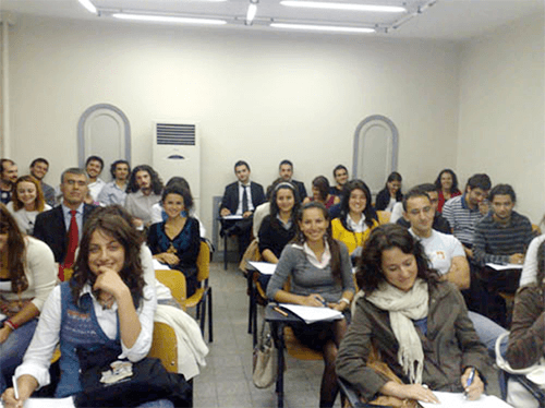 39. Dönem Hukuk İngilizcesi ve Terminoloji Derslerine Katılanlara Törenle Belgeleri Verildi - 4