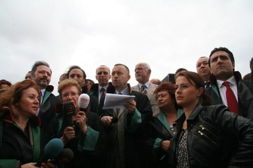 Halka Ve Avukata Yönelik Polis Şiddeti Ve Terörüne Derhal Son Verilmelidir

 - 27