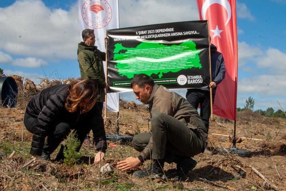 İstanbul Barosu Hatıra Ormanı’na  Depremde Kaybettiğimiz Meslektaşlarımız Anısına Fidan Diktik - 1
