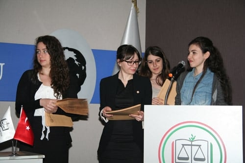 27. Dönem Hukuk İngilizcesi Ve Terminolojisi Derslerini Tamamlayan Avukat Ve Stajyer Avukatlara Katılım Belgeleri Verildi - 5