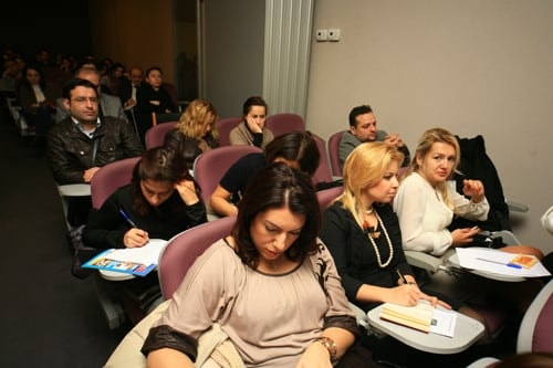 Kadın Hakları Merkezi Adli Yardım Bürosu Avukatları İçin “Kadın Hakları Ve Aile İçi Şiddet” Konulu Eğitim Seminerleri Düzenledi  - 8