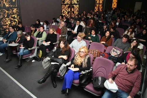 Kadın Hakları Ve Aile İçi Şiddet Semineri Devam Ediyor

 - 35