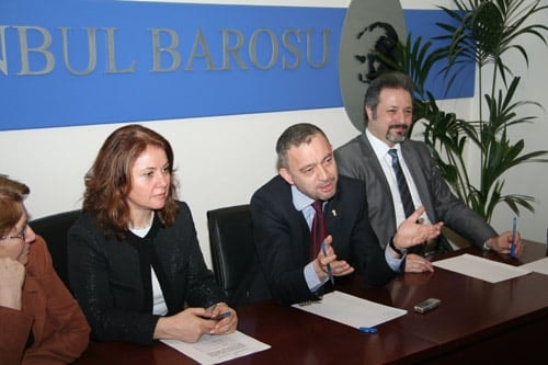 Kamu Avukatlarına Barodan Destek

 - 9