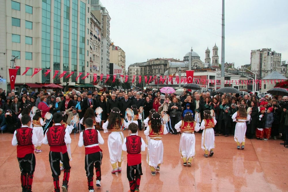 İstanbul Barosu, 23 Nisan Ulusal Egemenlik ve Çocuk Bayramında Taksim Cumhuriyet Anıtındaydı - 46
