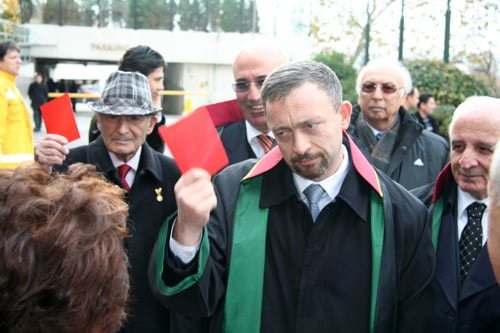 Cübbemize, Vatandaşın Hakkına Ve Hukukuna Sahip Çıkıyoruz! 

Arabuluculuğa Geçit Yok!  - 3