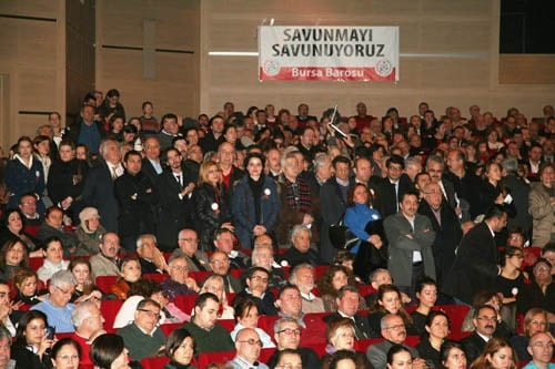 İstanbul Barosu Olağanüstü Genel Kurul Kararı: ‘Başkan Ve Yönetim Kurulu Görevinin Başındadır. İrademize Sahip Çıkıyoruz”

 - 85