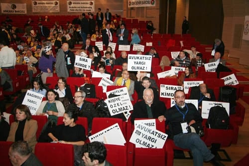 İstanbul Barosu Olağanüstü Genel Kurul Kararı: ‘Başkan Ve Yönetim Kurulu Görevinin Başındadır. İrademize Sahip Çıkıyoruz”

 - 38