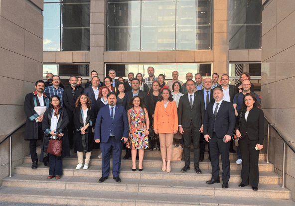 Av. Zeycan Balcı'nın Belini Kıran Polise 1 yıl 11 ay 12 gün Hapis Cezası ve Hükmün Açıklanmasının Geri Bırakılması Kararı - 1