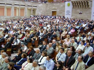 Avukatlara
Plaket Verildi.