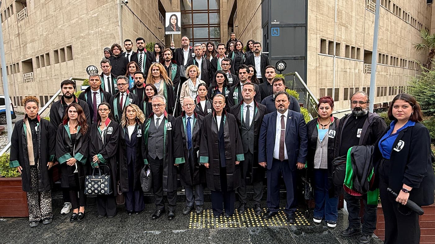 “TABUTLARIN ÜZERİNDE DEĞİL, OMUZLARDA DİK DURAN CÜBBELER İSTİYORUZ!”