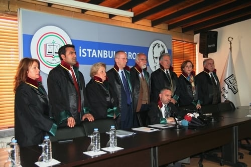 Hiç Bir Tehdit Bizi Hukuk Devleti Ve Demokrasiyi Savunmaktan Alıkoyamaz
 - 4