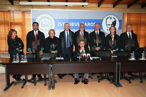 Hiç Bir Tehdit Bizi Hukuk Devleti Ve Demokrasiyi Savunmaktan Alıkoyamaz
 - 12