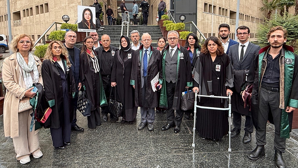 “TABUTLARIN ÜZERİNDE DEĞİL, OMUZLARDA DİK DURAN CÜBBELER İSTİYORUZ!”
