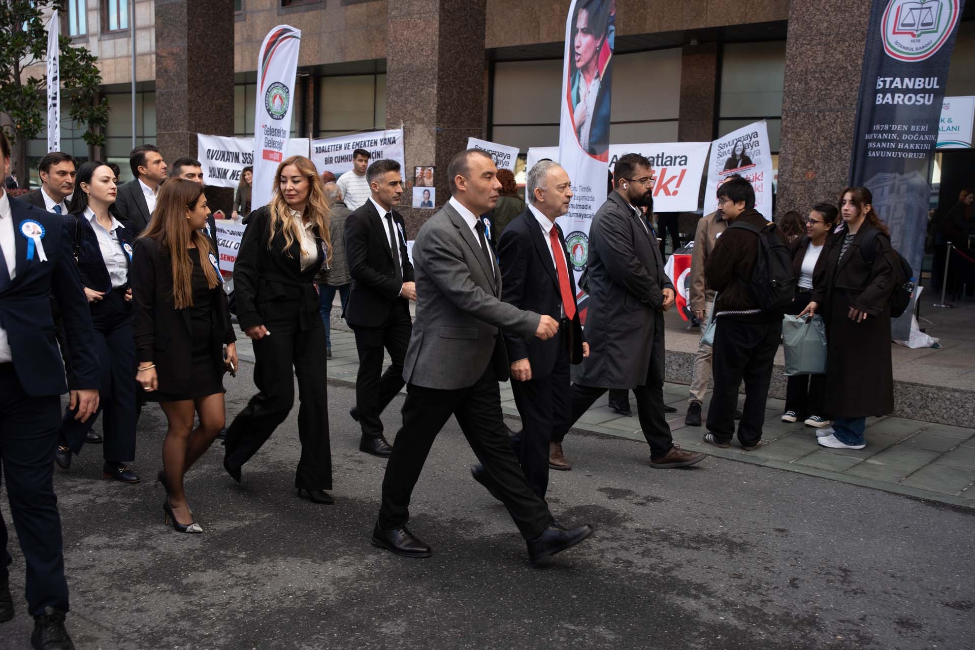 İSTANBUL BAROSU’NDA YENİ DÖNEM: BAŞKAN ÜMİT KOCASAKAL! - 99