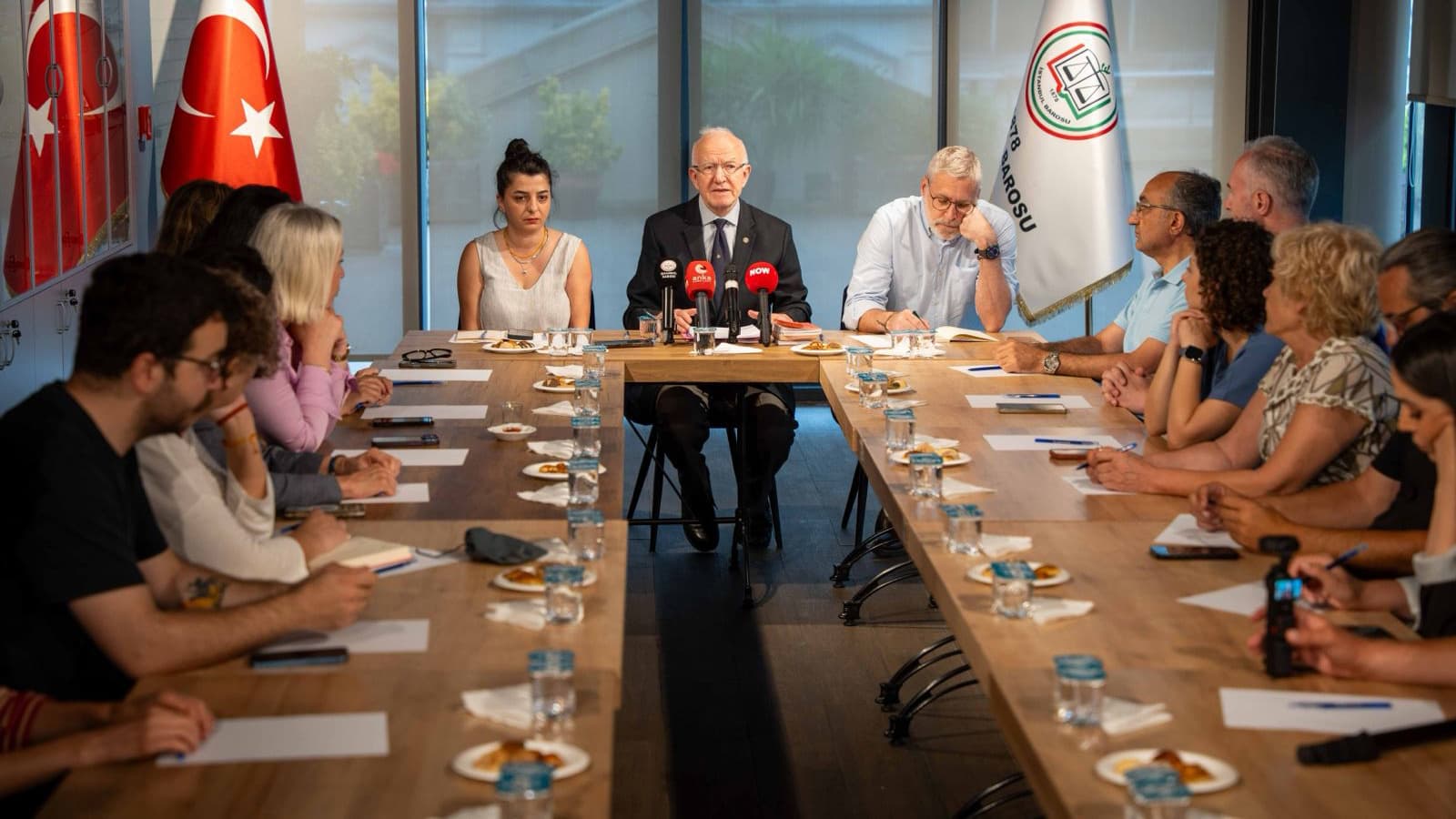 “ANAYASAL DÜZENE MEYDAN OKUNUYOR”
